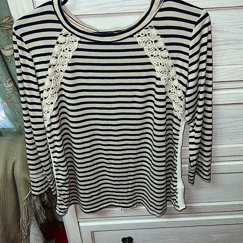 Mason & Belle mixed material crochet detail knit top, sz M, off white/ Navy